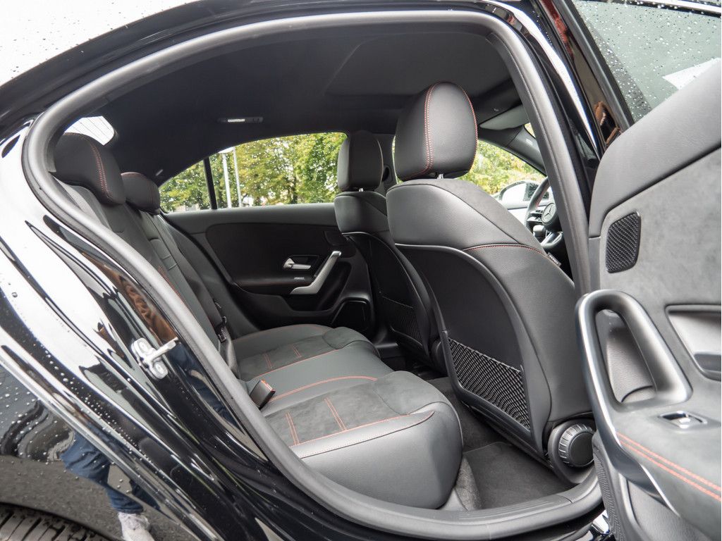 Mercedes-Benz A 180 2025