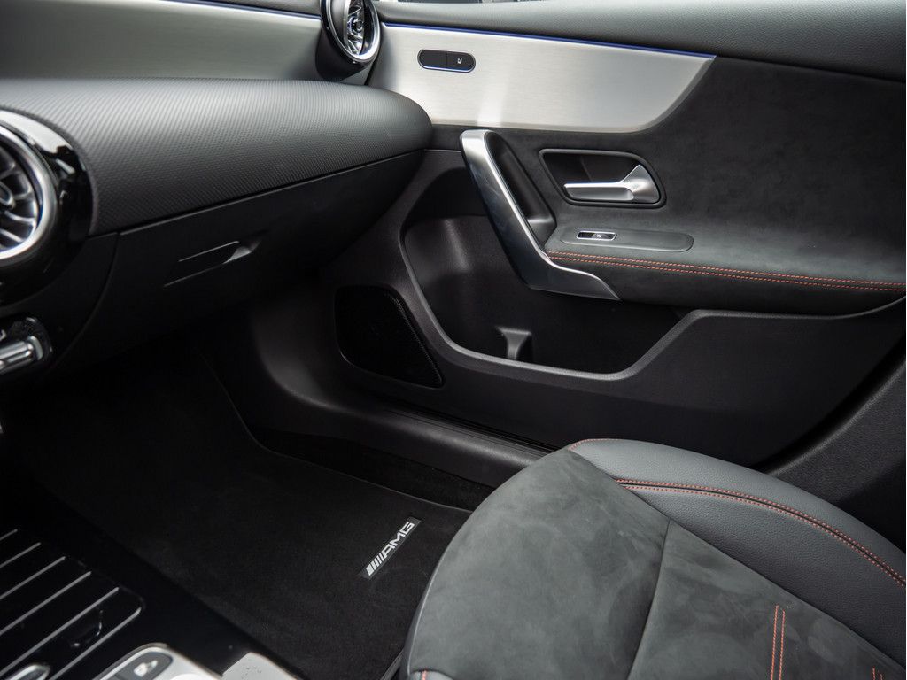 Mercedes-Benz A 180 2025