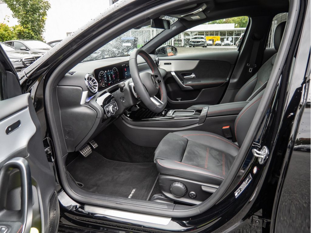 Mercedes-Benz A 180 2025