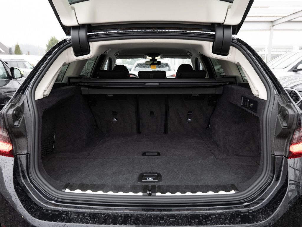 BMW 318 2025