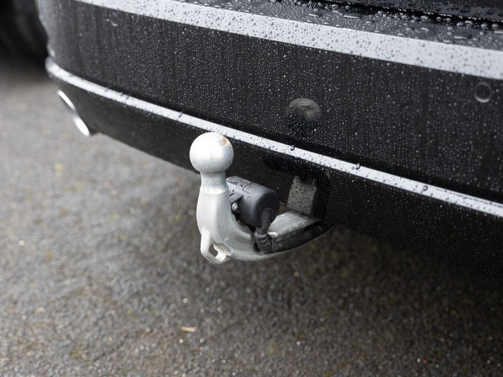 BMW 318 2025