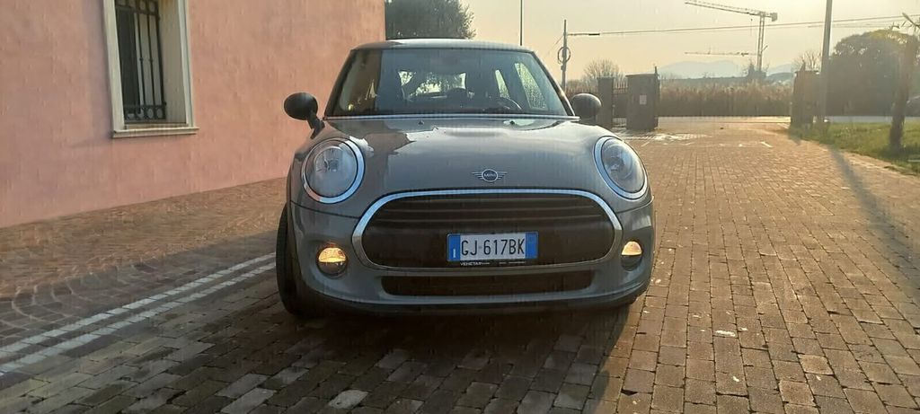 MINI ONE 2019