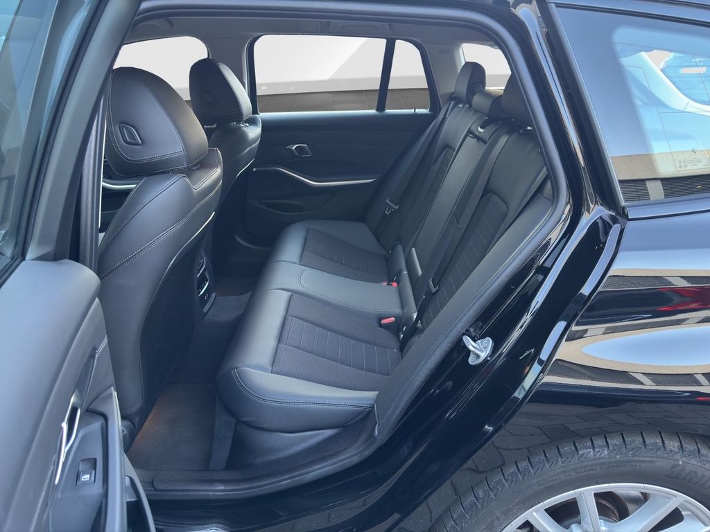 BMW 318 2023