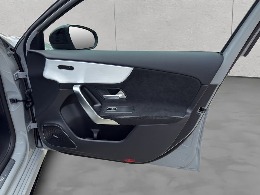 Mercedes-Benz A 180 2025