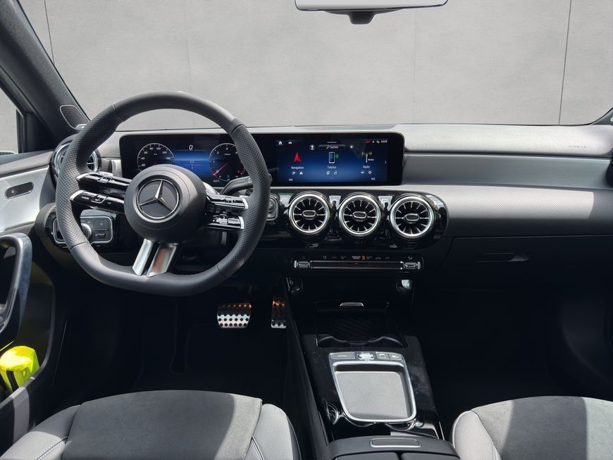 Mercedes-Benz A 180 2025