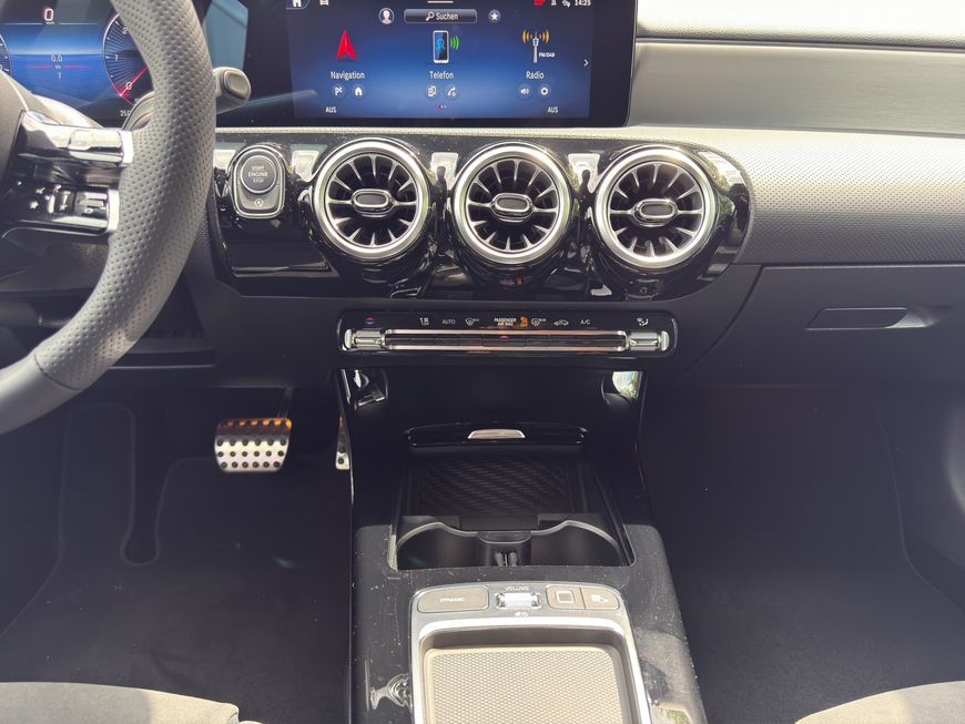 Mercedes-Benz A 180 2025