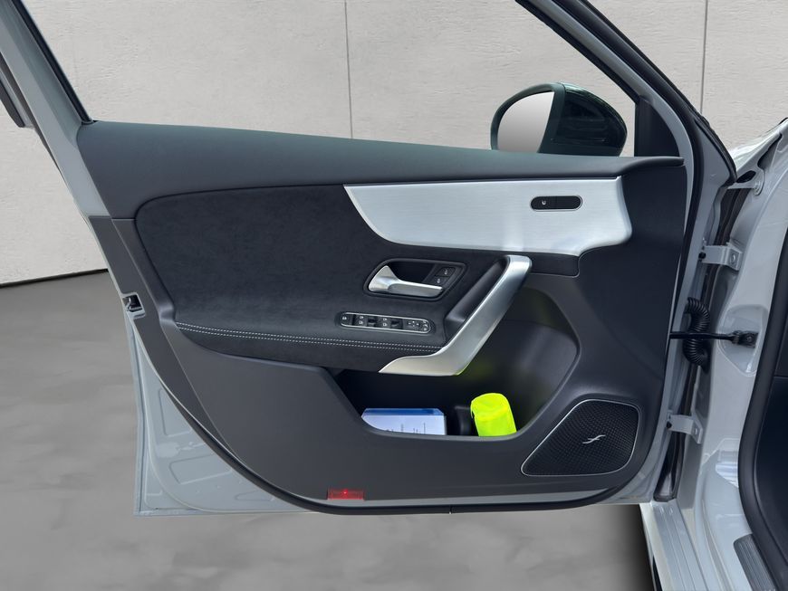 Mercedes-Benz A 180 2025