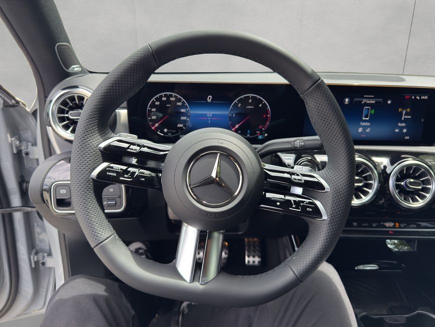 Mercedes-Benz A 180 2025