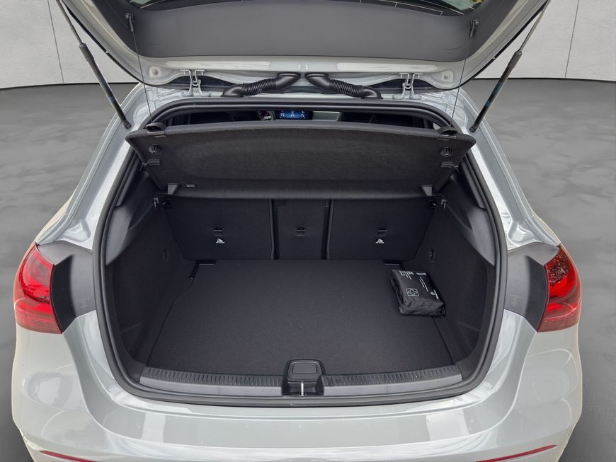 Mercedes-Benz A 180 2025