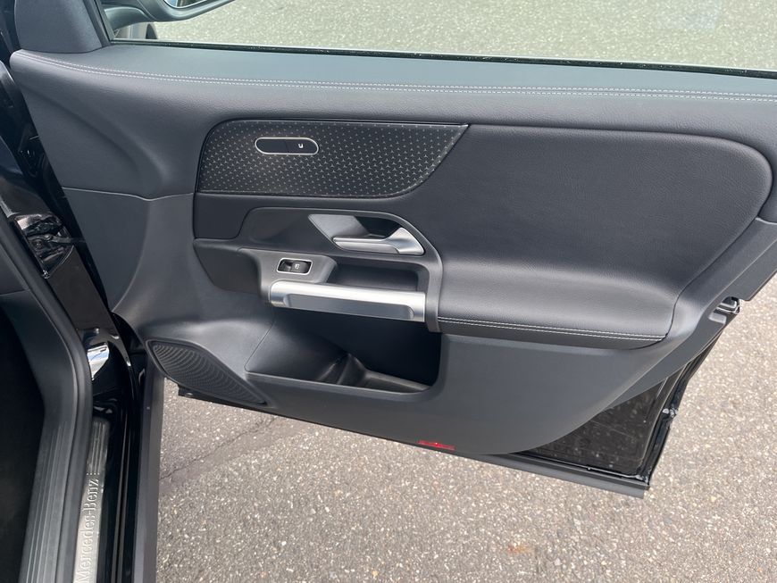 Mercedes-Benz GLB 180 2024