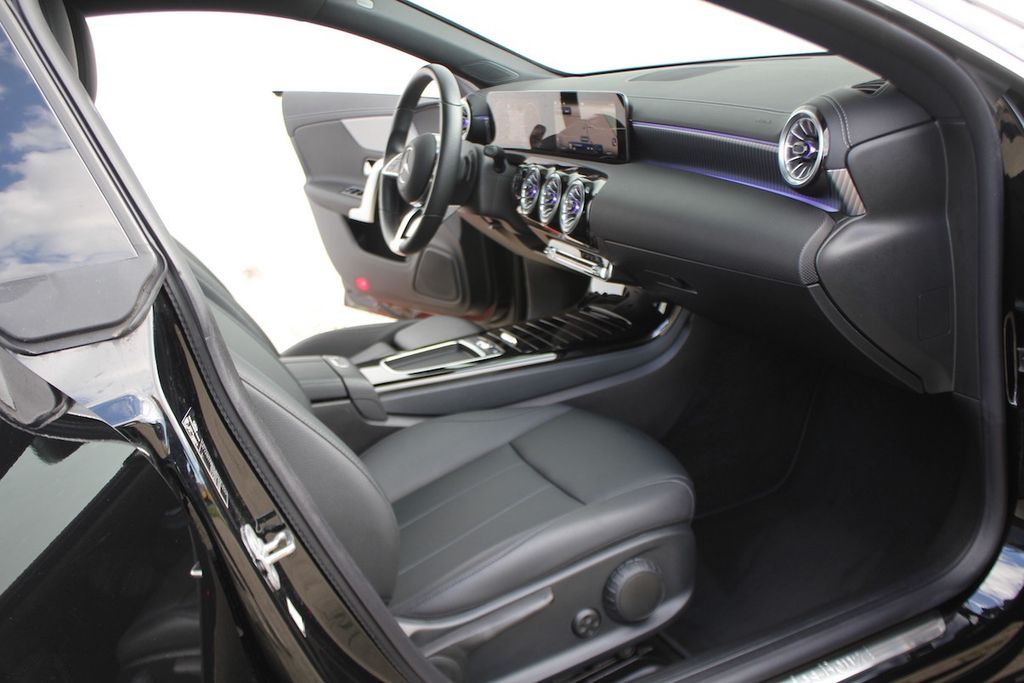 Mercedes-Benz CLA 180 2024