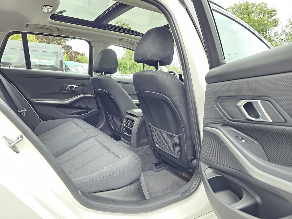 BMW 318 2021