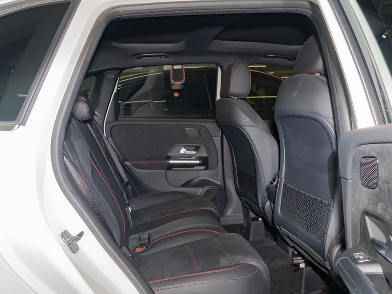 Mercedes-Benz B 200 2024