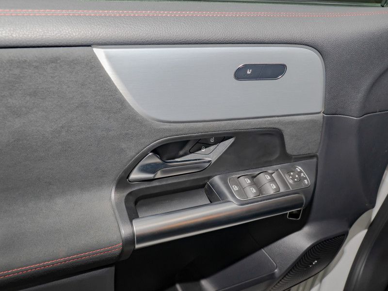 Mercedes-Benz B 200 2024