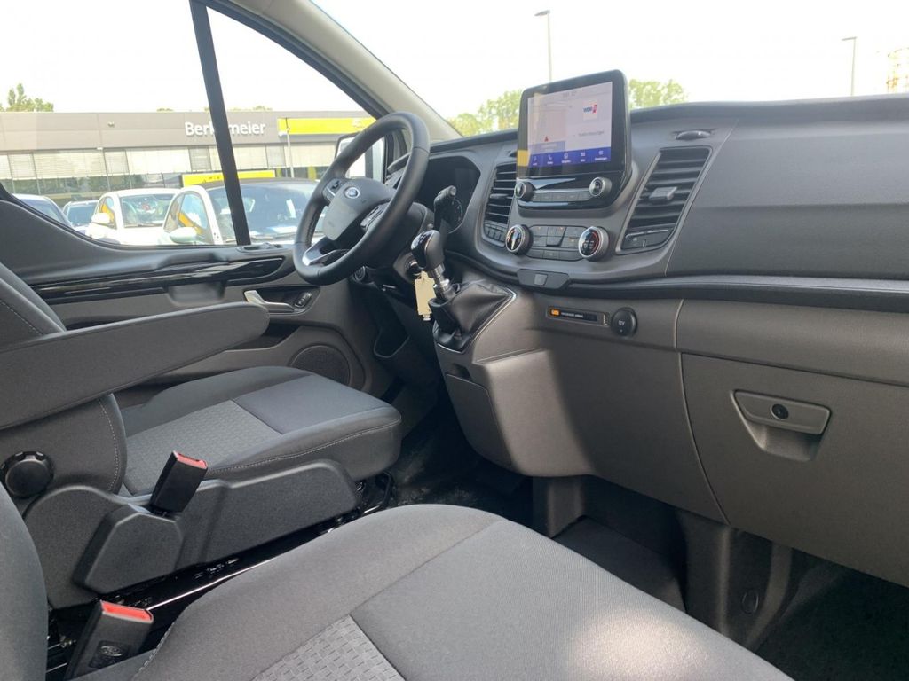 Ford Tourneo Custom 2025