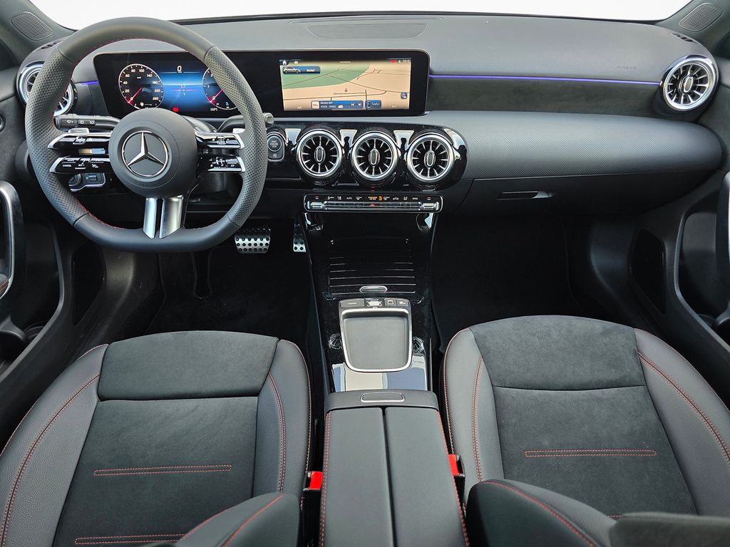 Mercedes-Benz A 200 2025