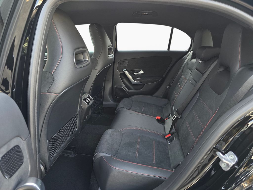 Mercedes-Benz A 200 2025