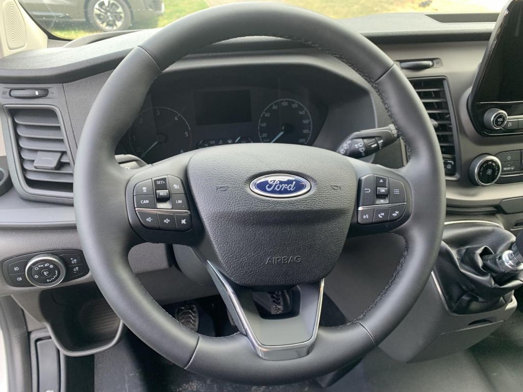 Ford Tourneo Custom 2025