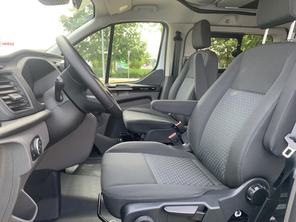 Ford Tourneo Custom 2025