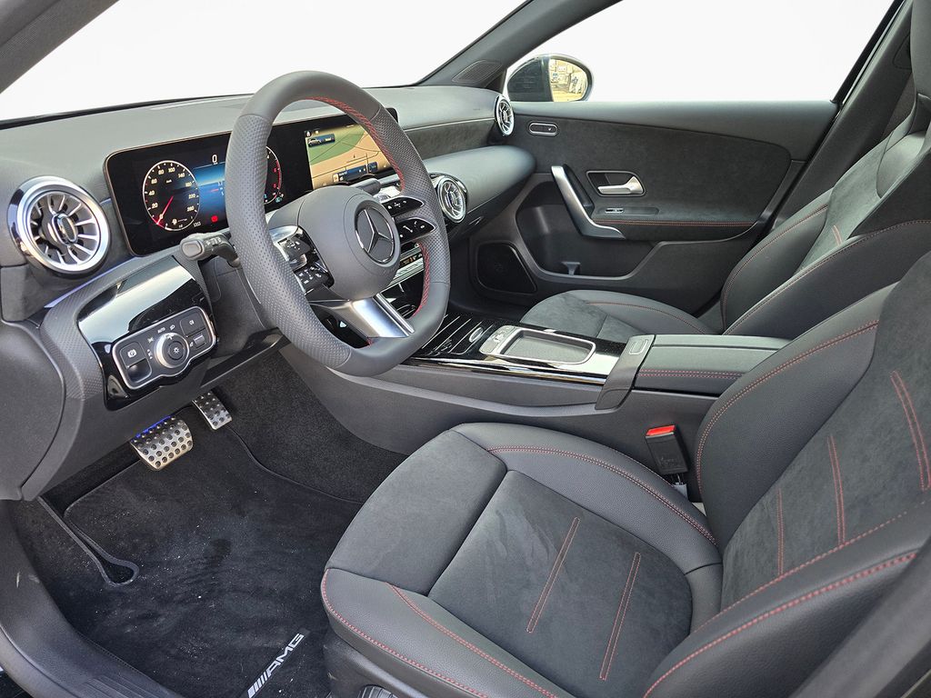 Mercedes-Benz A 200 2025