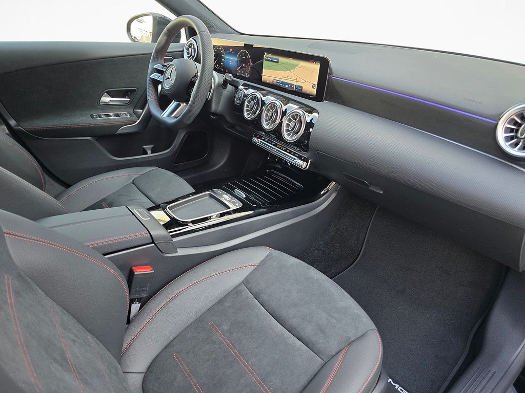 Mercedes-Benz A 200 2025