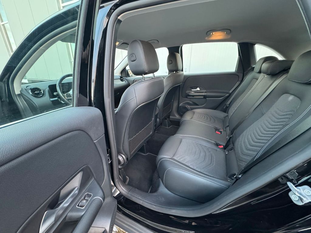 Mercedes-Benz B 180 2023