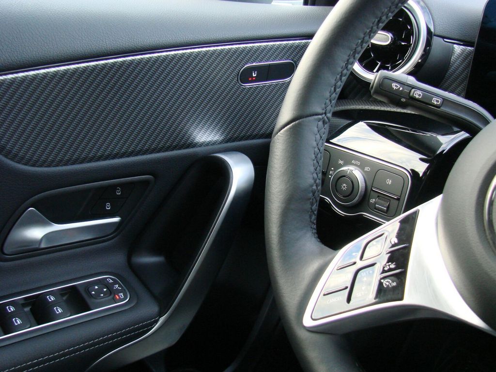 Mercedes-Benz A 200 2025