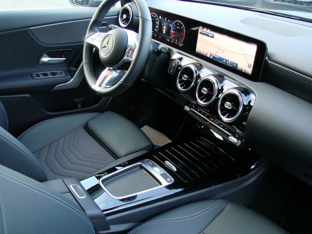 Mercedes-Benz A 200 2025