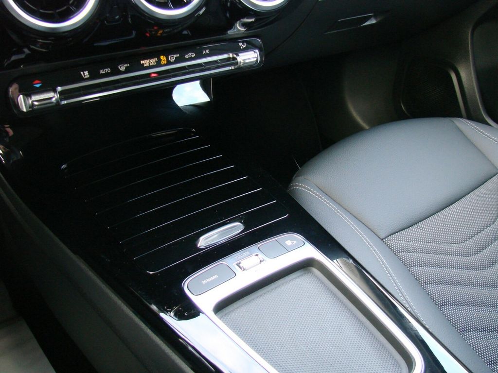 Mercedes-Benz A 200 2025