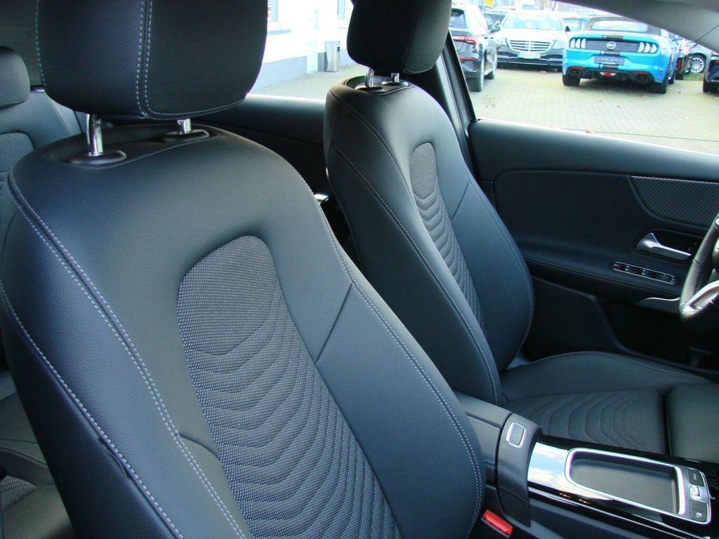 Mercedes-Benz A 200 2025