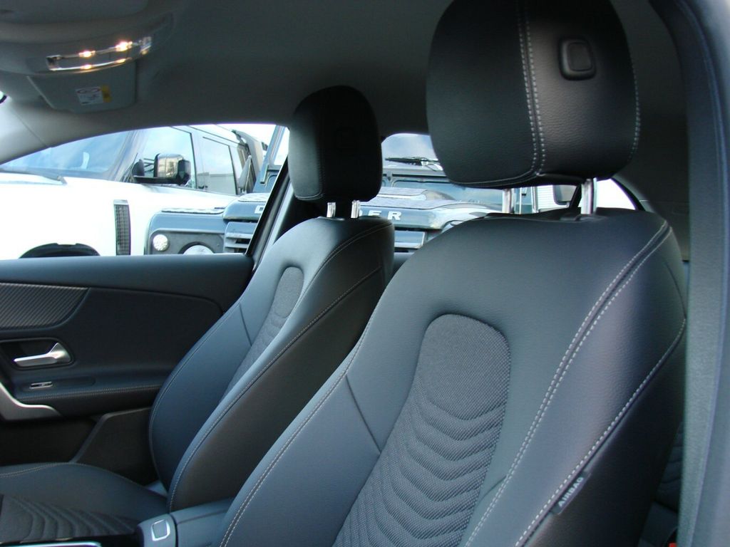 Mercedes-Benz A 200 2025