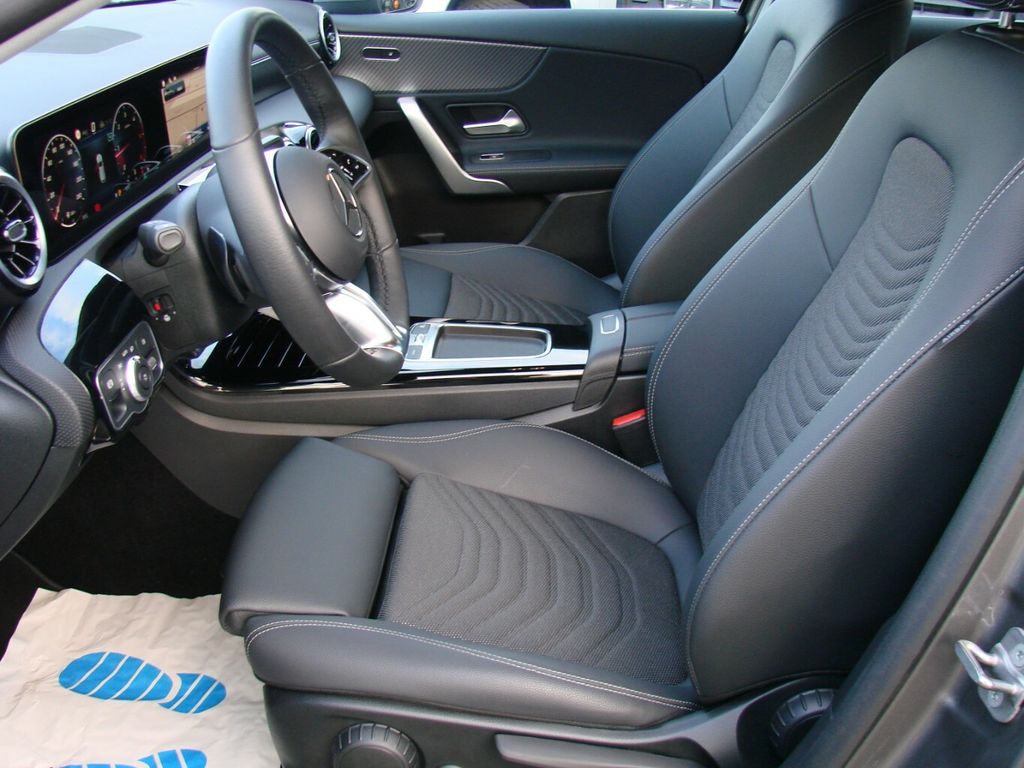 Mercedes-Benz A 200 2025