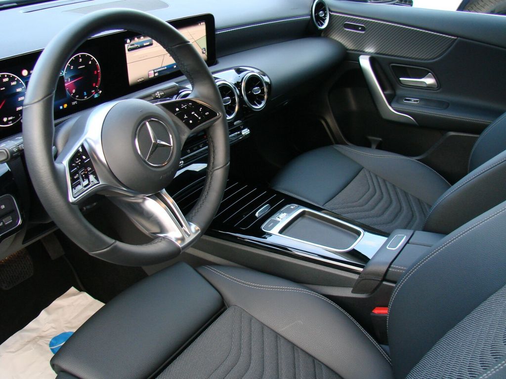 Mercedes-Benz A 200 2025