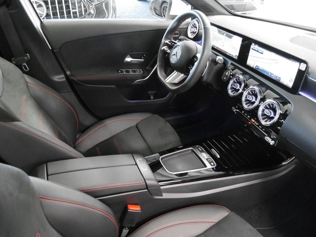 Mercedes-Benz A 200 2025