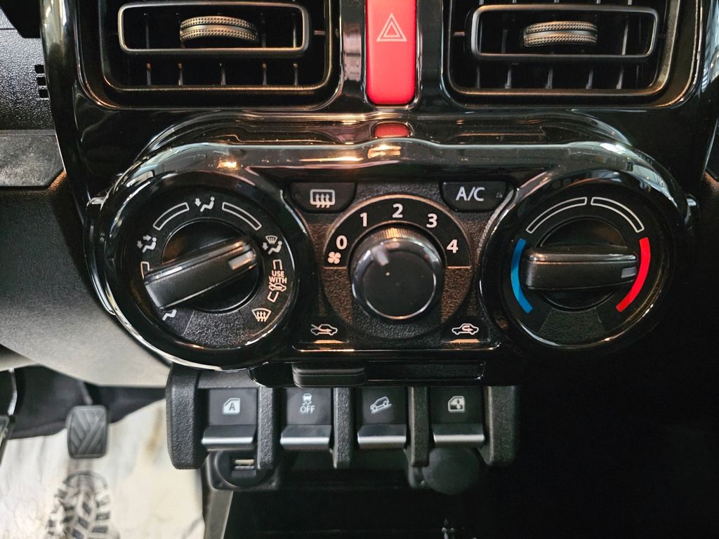Suzuki Jimny 2025