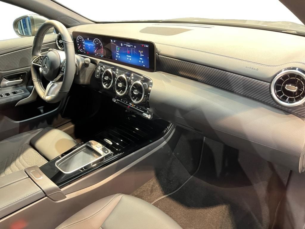 Mercedes-Benz CLA 180 2025