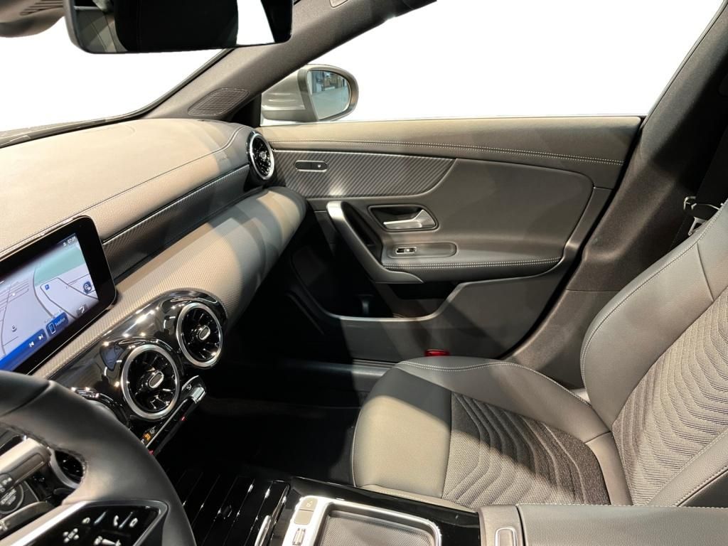 Mercedes-Benz CLA 180 2025