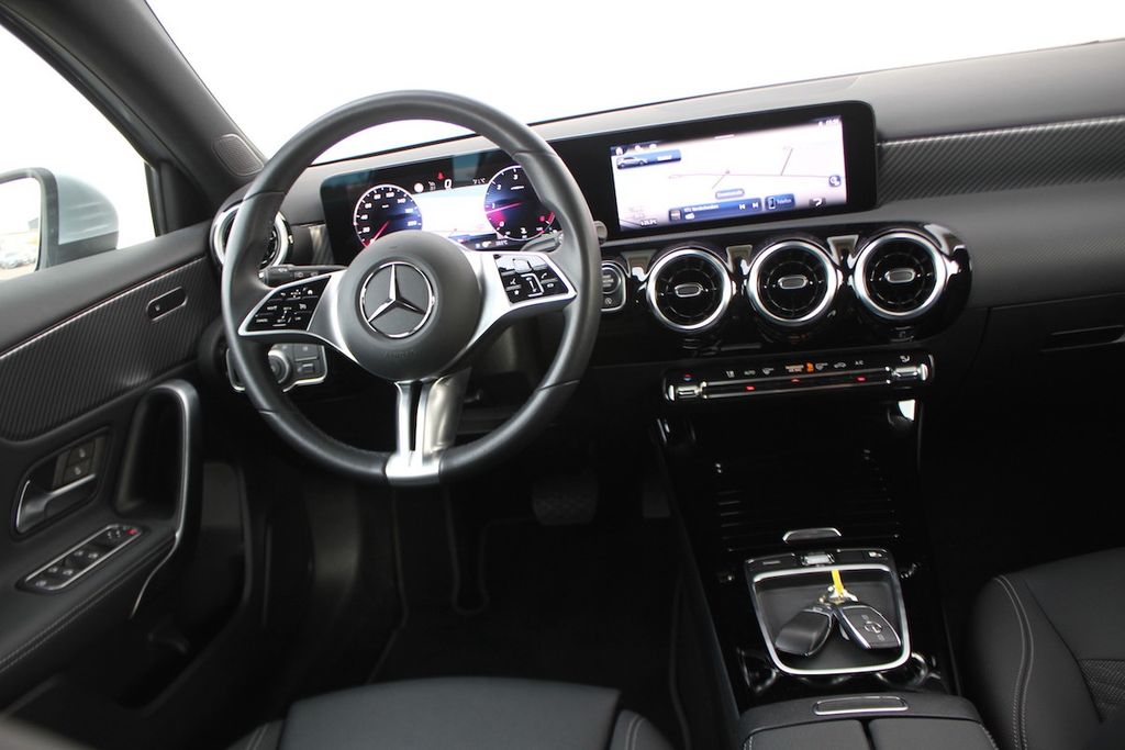 Mercedes-Benz A 180 2024