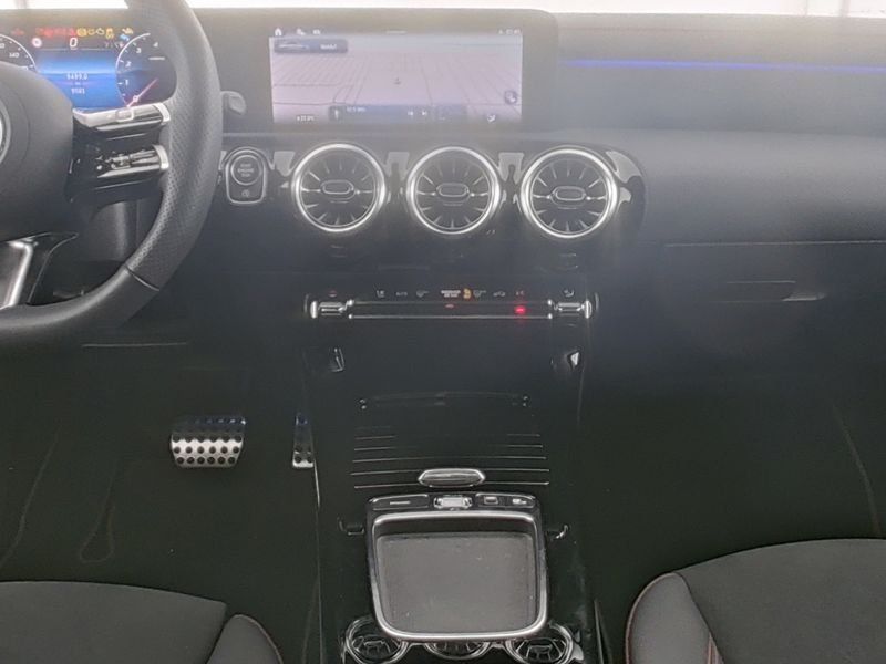 Mercedes-Benz CLA 180 2025