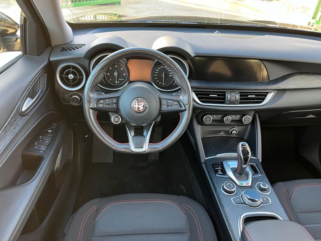 Alfa Romeo Stelvio 2021