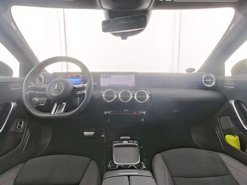 Mercedes-Benz CLA 180 2025