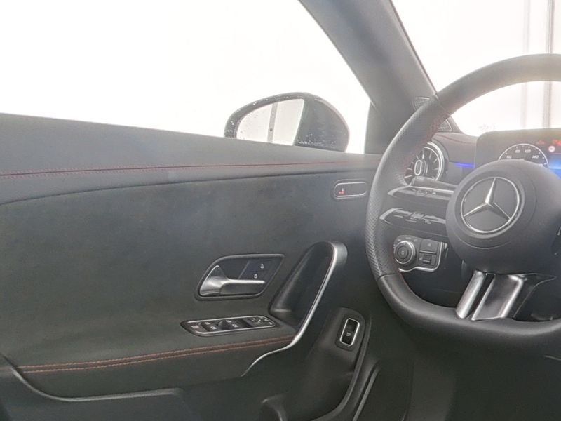 Mercedes-Benz CLA 180 2025