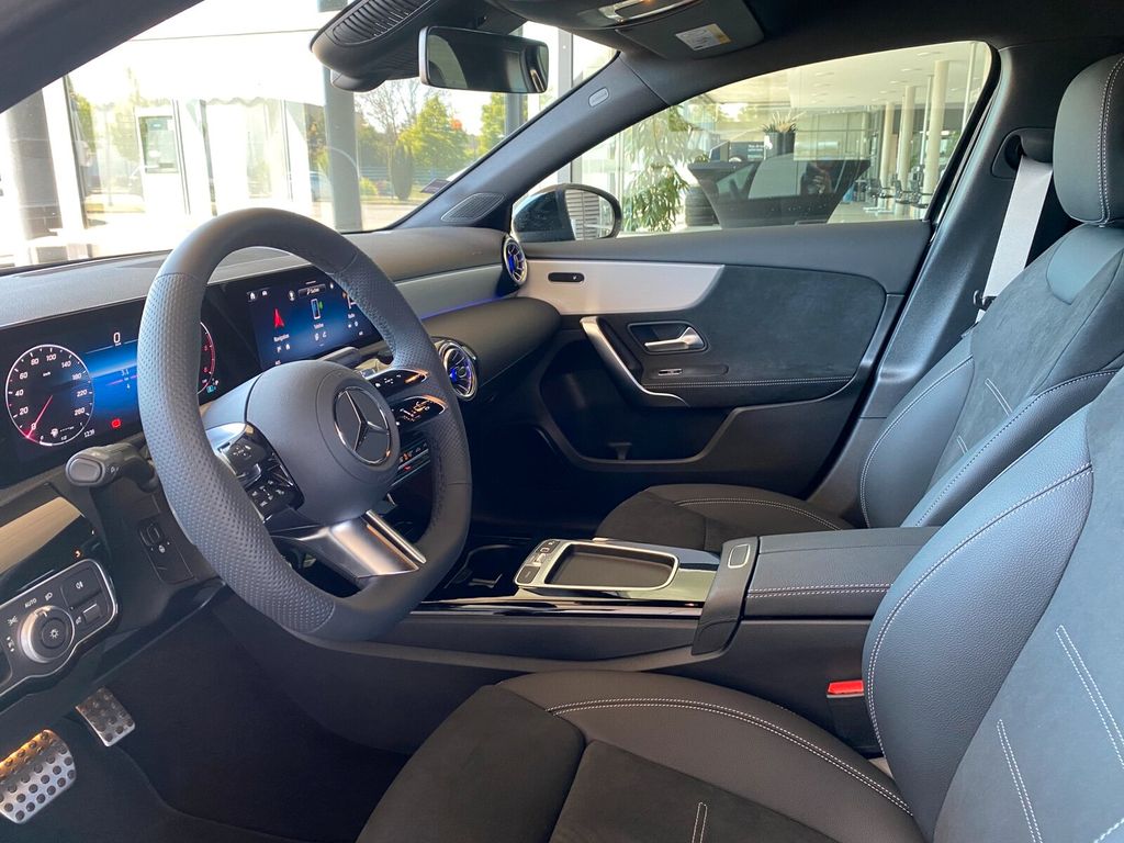 Mercedes-Benz A 180 2025