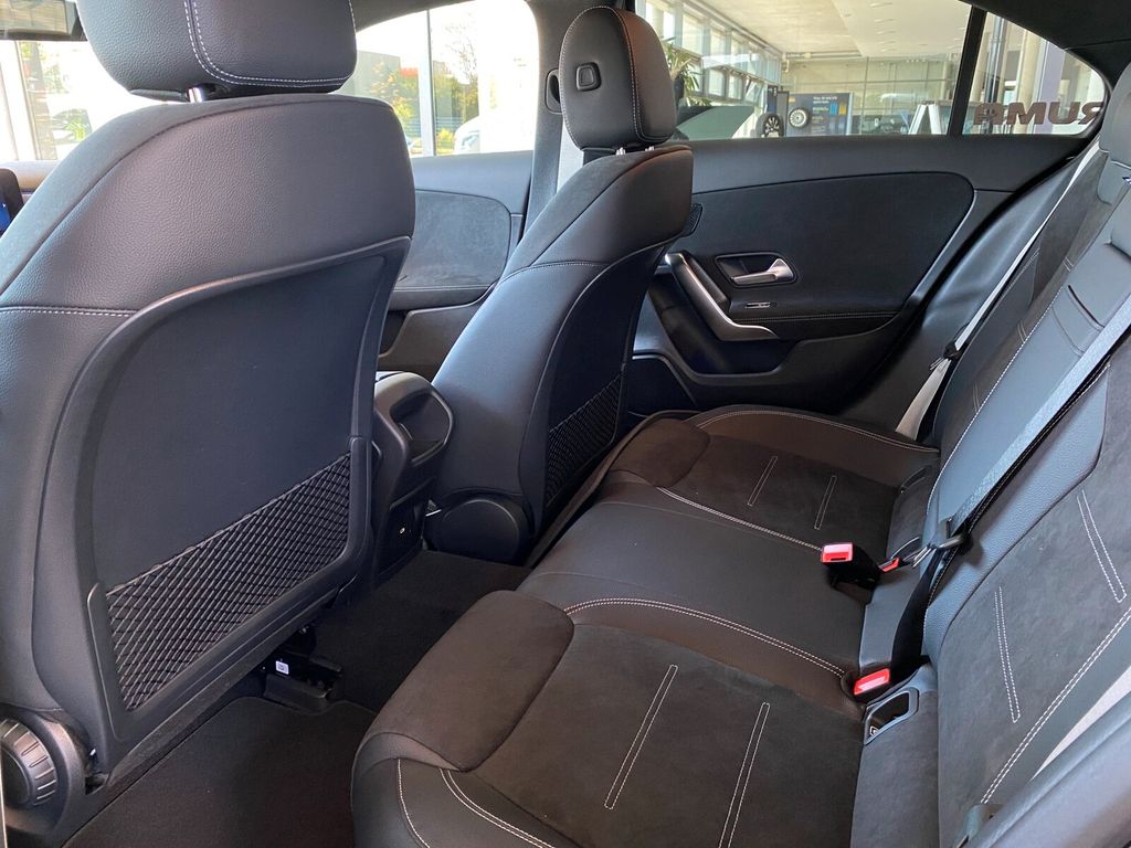 Mercedes-Benz A 180 2025