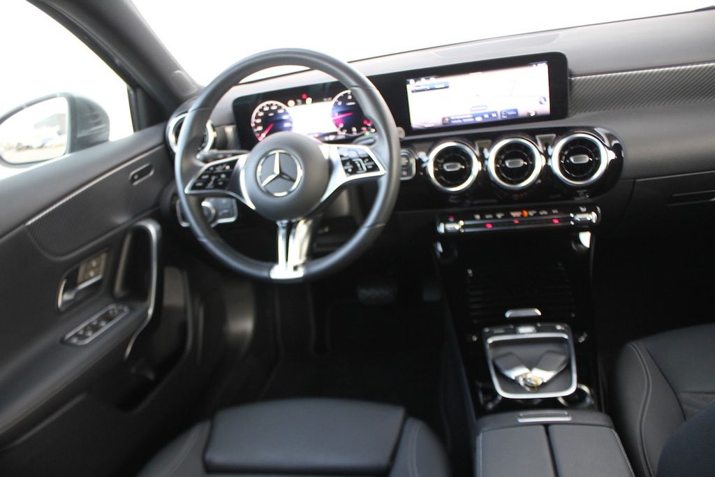 Mercedes-Benz A 180 2024