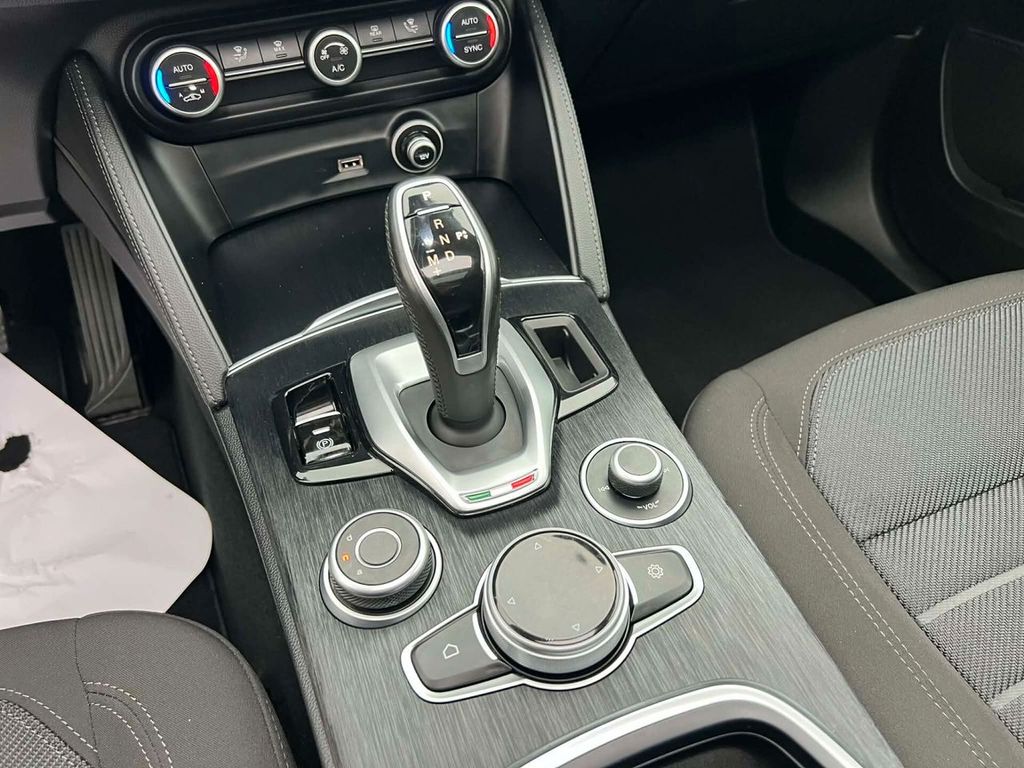 Alfa Romeo Stelvio 2021