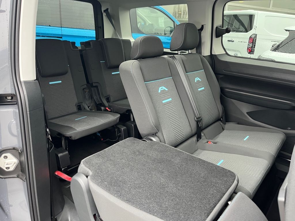 Ford Grand Tourneo 2025