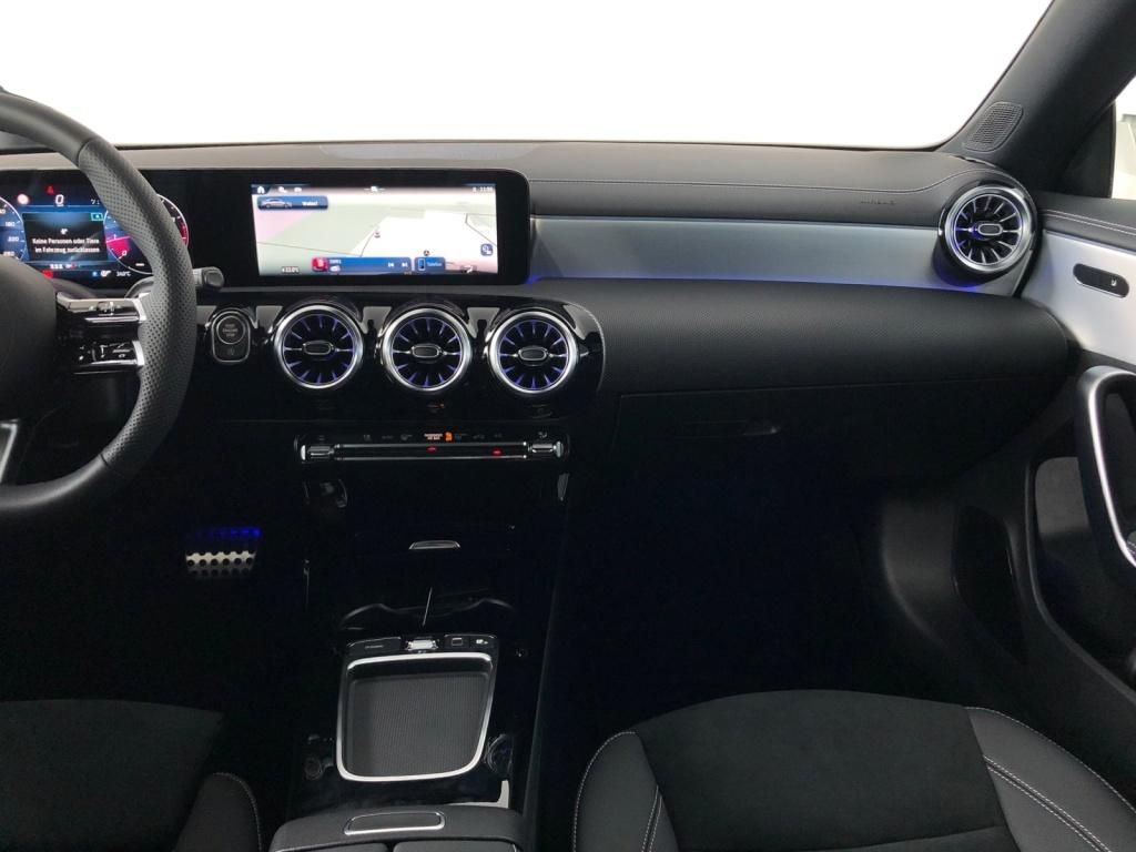 Mercedes-Benz CLA 180 2026