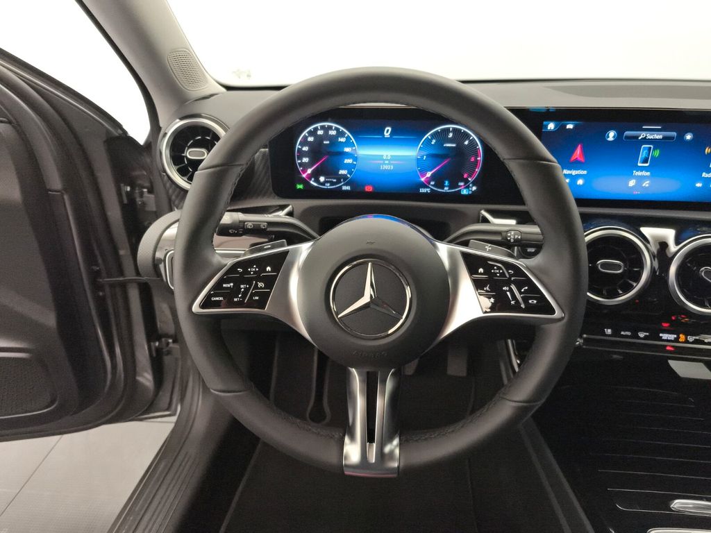 Mercedes-Benz A 200 2025