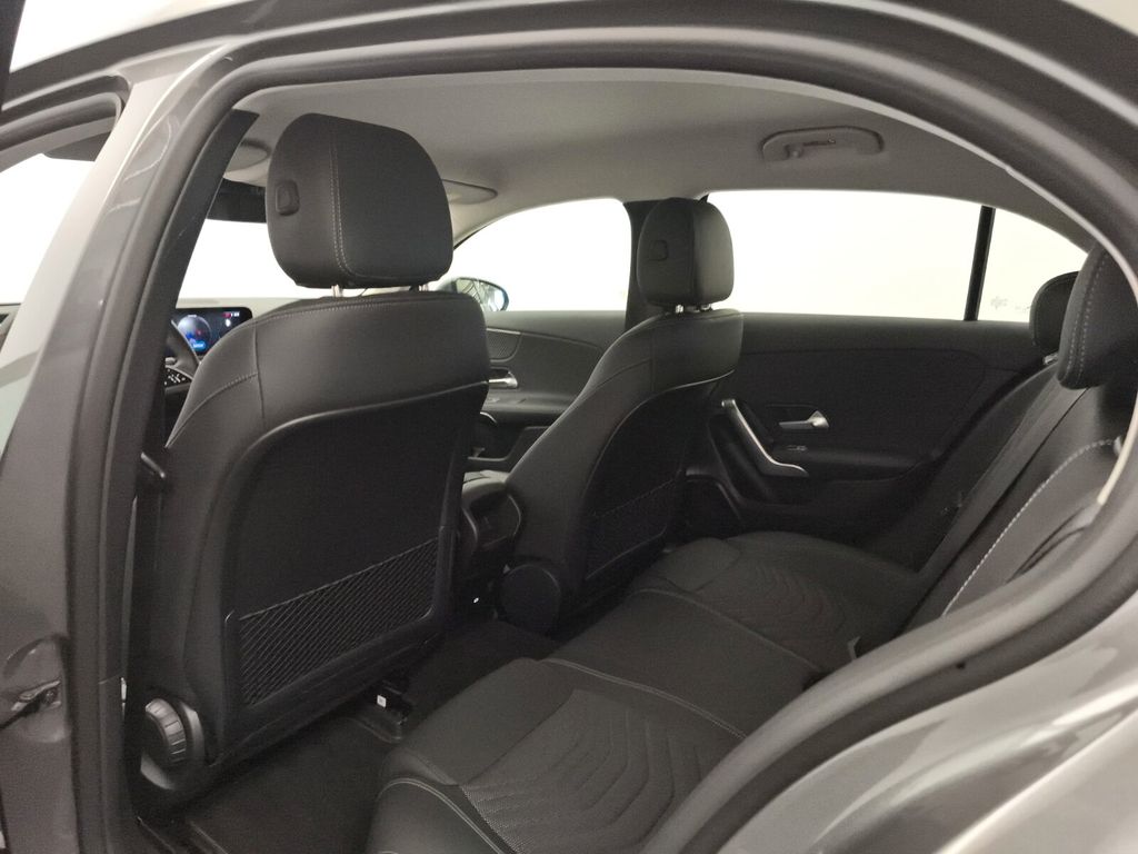 Mercedes-Benz A 200 2025